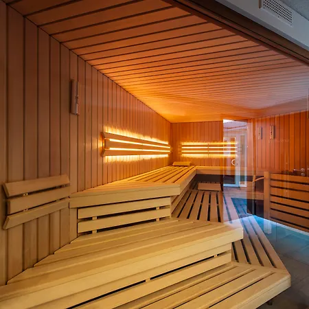 מלון Golfhotel Les Hauts De & 4*