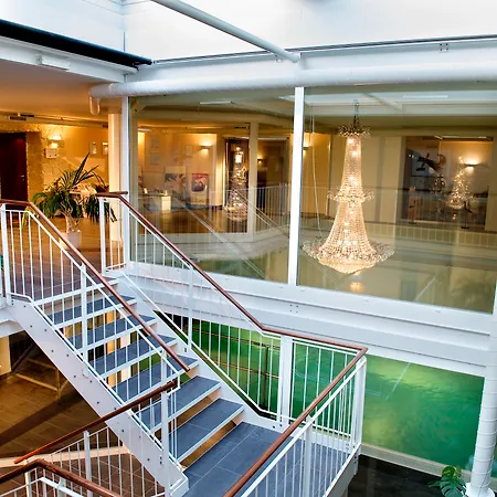 מלון Golfhotel Les Hauts De & 4*