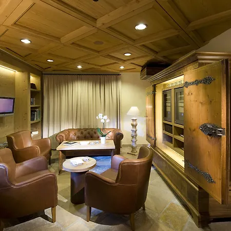 מלון Golfhotel Les Hauts De & 4*