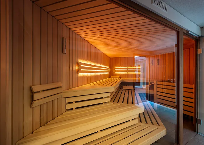 מלון Golfhotel Les Hauts De & 4*